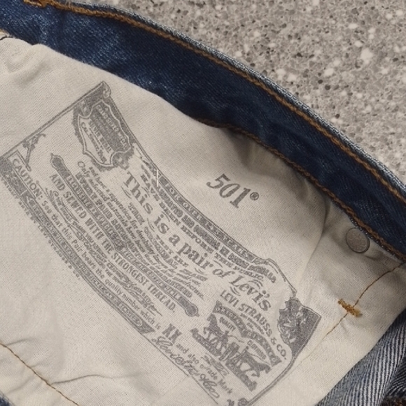 Levi's Jean Shorts - Picture 8 of 9